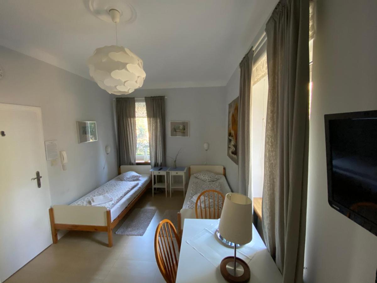 Krzysin Hotel Podkowa Lesna Ngoại thất bức ảnh